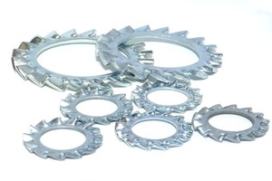 Internal and external serrated washers for enhanced grip